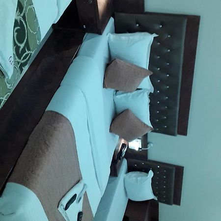 Hotel Golden Hayyath Inn Мумбаи Экстерьер фото