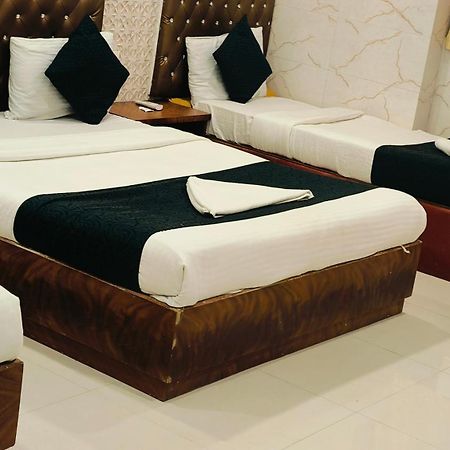 Hotel Golden Hayyath Inn Мумбаи Экстерьер фото
