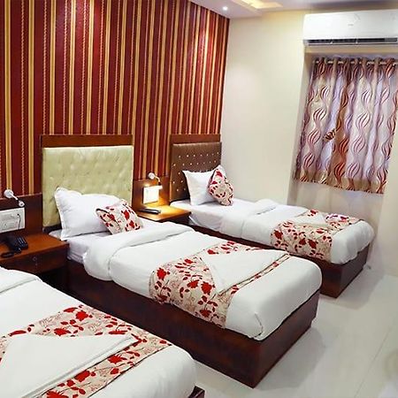 Hotel Golden Hayyath Inn Мумбаи Экстерьер фото