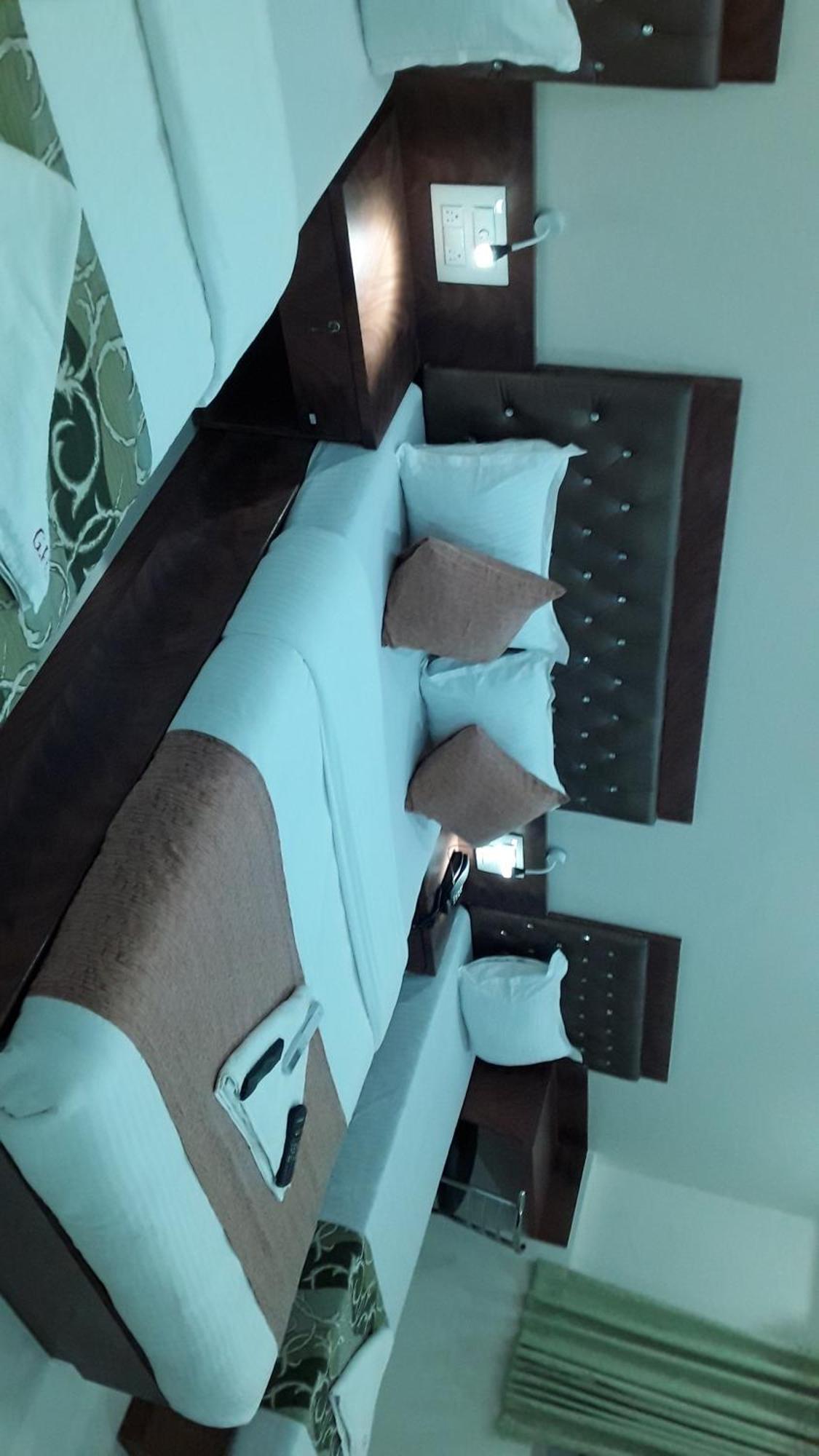 Hotel Golden Hayyath Inn Мумбаи Экстерьер фото