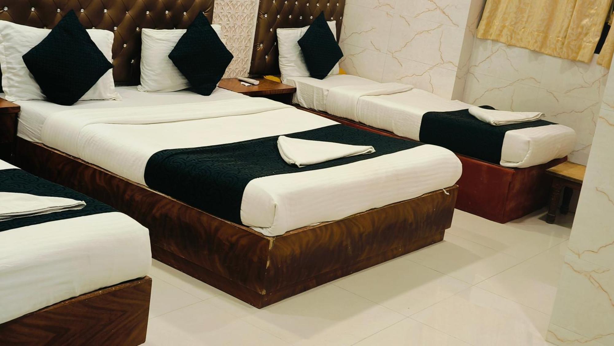 Hotel Golden Hayyath Inn Мумбаи Экстерьер фото