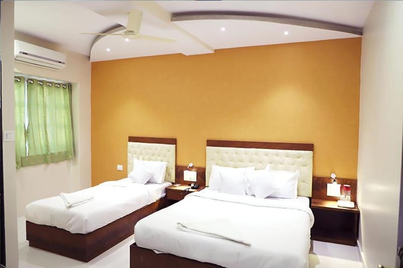 Hotel Golden Hayyath Inn Мумбаи Экстерьер фото