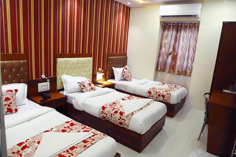 Hotel Golden Hayyath Inn Мумбаи Экстерьер фото